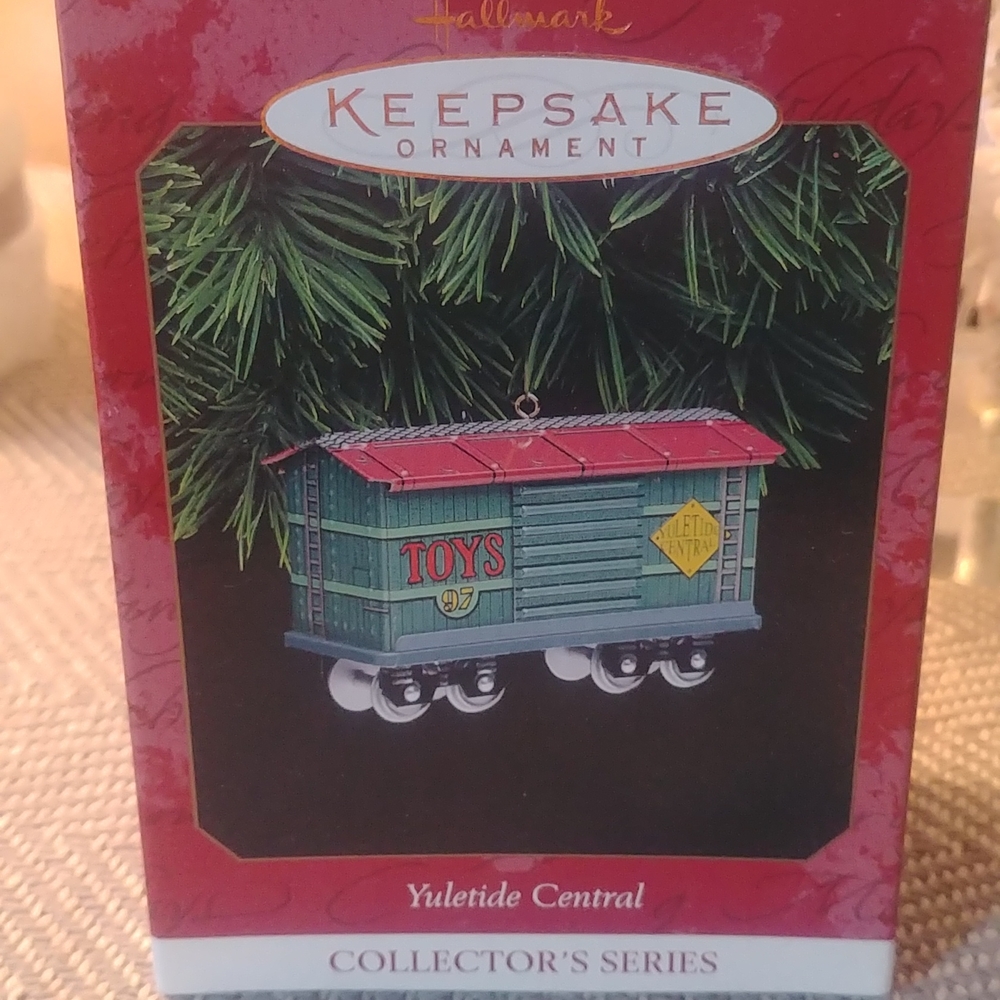 Vintage 1997 Yuletide Central 4th in series